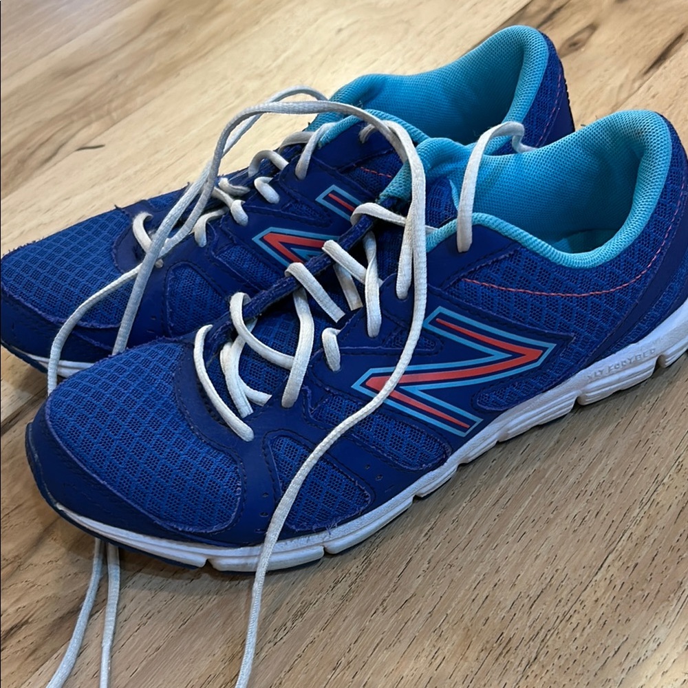 Women’s new balances size 7
